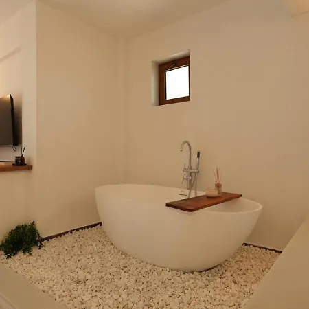 Gazde/Camere de închiriat Bk